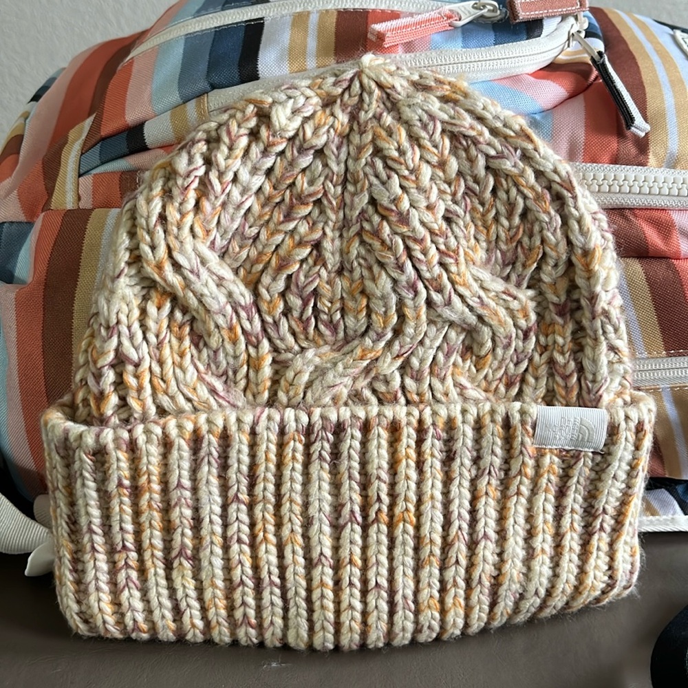 New Northface knit hat 🧡💛